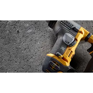 18v-sds-hammer-drill-without-battery-and-charger-dewalt-dch1-5500-wlononwcr0467.webp