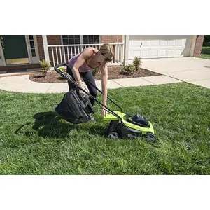 33-cm-cordless-mower-greenworks-gd24lm33k4-2516107ub-charger-84956-nakgrwkos0025.webp