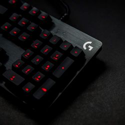 LOGTI-G413_CARBON_14002.jpg