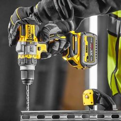 Bušilica DEWALT DCD999NT-XJ (2250 okr/min, 1,61 kg)
