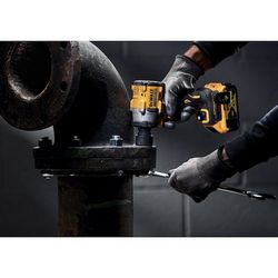 Udarni ključ DEWALT DCF921NT (1/2", 18V, 406Nm)