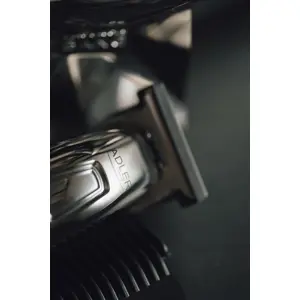 adler-ad-2836s-beard-trimmer-battery-4-6-mm-silver-33650-wlononwcrcape.webp