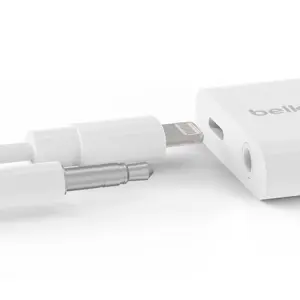 Belkin ROCKSTAR 3.5 mm Audio + Charge Adapter - White