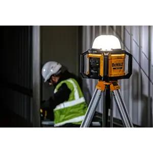 bezicna-gradevinska-reflektorska-svjetiljka-dewalt-bez-kabel-40098-wlononwcr0359.webp