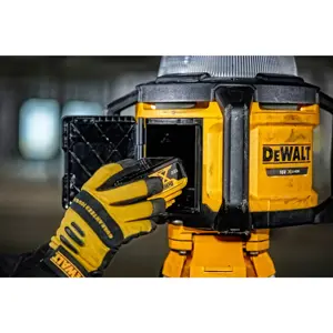 bezicna-gradevinska-reflektorska-svjetiljka-dewalt-bez-kabel-40299-wlononwcr0359.webp