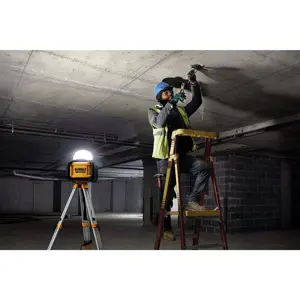 bezicna-gradevinska-reflektorska-svjetiljka-dewalt-bez-kabel-52569-wlononwcr0359.webp