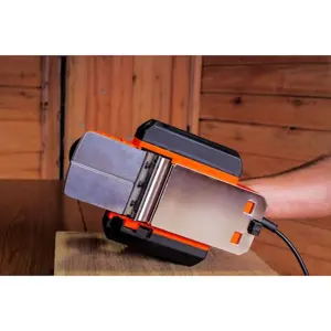 black-decker-bew712-qs-power-hand-planer-orange-710-w-83925-wlononwcriw57.webp