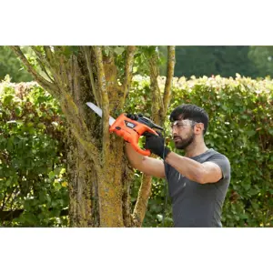 black-decker-ks880ec-qs-hand-saw-bucksaw-239-cm-orange-43406-nelbdepla0004.webp