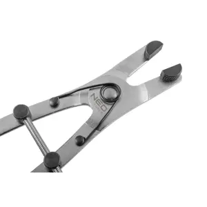 Brake piston pullers