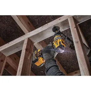 busilica-dewalt-dcd999nt-18v-1-x-9ah-crna-bezicna-7138-wlononwcrbw27.webp