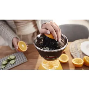 citruseta-bosch-mcp72gpb-plastika-nehrdajuci-celik-crna-proz-44718-agdboswyc0010.webp