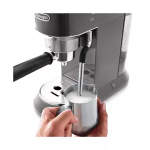delonghi-coffee-machine-ec885m-6624-agddloexp0324.webp