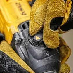 dewalt-d25134k-qs-rotary-hammer-800-w-keyless-91949-neldewmud0004.webp