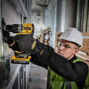 dewalt-dcd805e2t-qw-drill-2000-rpm-134-kg-95105-nakdewwwk0064.webp