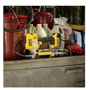 dewalt-dcgg571m1-power-grease-gun-72233-wlononwcrboau.webp