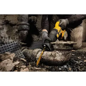 dewalt-dcs389nt-reciprocating-saw-flexvolt-54v-tstak-black-y-20281-nakdewpis0020.webp