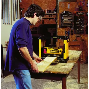 dewalt-dw733-benchtopthickness-planer-1800-w-10000-rpm-90512-wlononwcrbwmf.webp