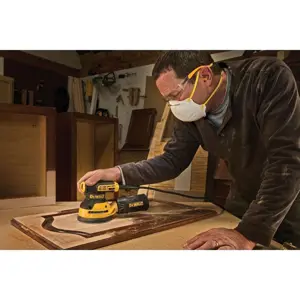 ekscentricna-brusilica-dewalt-dwe6423-12000-opm-280-w-crno-z-72623-neldewsmi0002.webp
