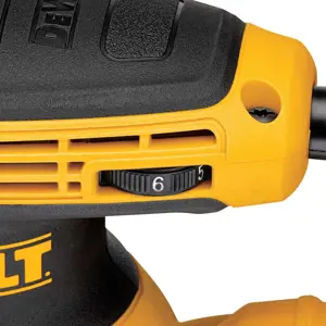 ekscentricna-brusilica-dewalt-dwe6423-12000-opm-280-w-crno-z-72705-neldewsmi0002.webp