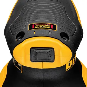 ekscentricna-brusilica-dewalt-dwe6423-12000-opm-280-w-crno-z-73308-neldewsmi0002.webp