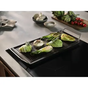 electrolux-eiv734-black-built-in-68-cm-zone-induction-hob-4--98491-agdelcpgz0174.webp