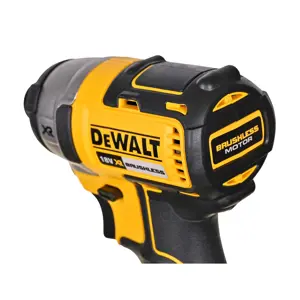 elektricni-kljuc-dewalt-dcf887p2-qw-crni-zuti-14-3250-okrmin-11335-nakdewzak0001.webp