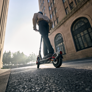 elektricni-romobil-segway-ninebot-f3-pro-e-10-domet-do-70-km-11362-108168.webp