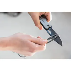 fatmax-premium-folding-knife-13302-wlononwcrfjr7.webp