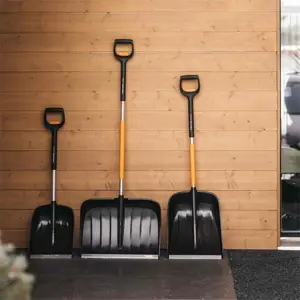 fiskars-1057188-shoveltrowel-snow-shovel-metal-black-orange-36624-wlononwcreefg.webp
