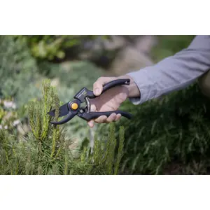 fiskars-professional-pruning-shears-p90-pro-53449-wlononwcrbpcg.webp