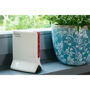 fritzbox-6820-lte-single-band-24-ghz-wi-fi-4-80211n-white-1--31118-wlononwcrio01.webp