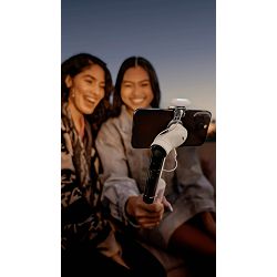 gimbal-stabilizator-insta360-flow-standalone-white-48089-cinsabba_flow01_1.jpg