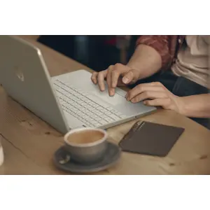 hp-15s-eq2289nw-ryzen-3-5300u-156fhd-ag-ips-16gb-ssd1tb-rade-96060-mobhp-not4292.webp