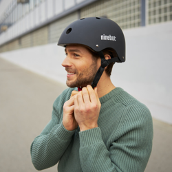 kaciga-za-romobil-segway-ninebot-crna-za-odrasle-v11-65448-ab00002050.png