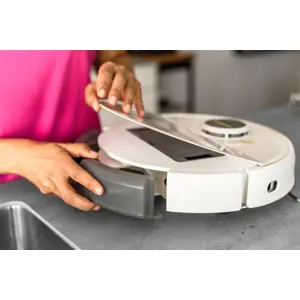 karcher-rcv-5-cleaning-robot-1269-6400-84430-agdkarros0003.webp