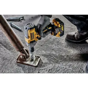kljuc-12-dewalt-xr18v-2x-baterija-50ah-tstak-kutija-85969-wlononwcraijn.webp