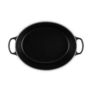 le-creuset-signature-139-l-oval-black-25386-wlononwcrjf02.webp