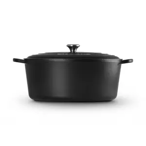 le-creuset-signature-139-l-oval-black-25824-wlononwcrjf02.webp