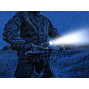 led-flashlight-everactive-fl-300-27688-osweavlat0003.webp
