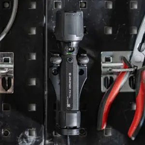 ledlenser-p7r-pro-black-hand-flashlight-led-95420-oswldllat0262.webp