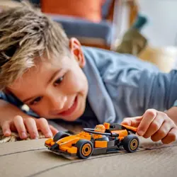 lego-city-60442-f1-driver-with-mclaren-race-car-21713-klolegleg1629.webp