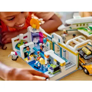 lego-friends-42656-heartlake-city-airport-and-airplane-27080-klolegleg1921.webp