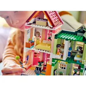 lego-friends-42670-heartlake-city-apartments-and-stores-95758-wlononwcrgpe2.webp