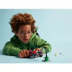lego-marvel-76275-motorcycle-chase-spider-man-vs-doc-ock-31107-wlononwcrfrmg.webp