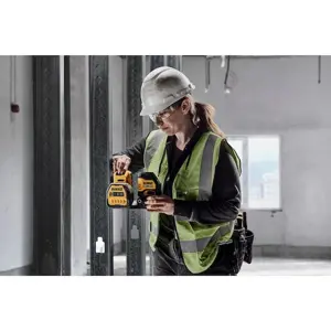 linija-laserski-uredaj-dewalt-dce088d1g18-1218v-1x20ah-zelen-77753-wlononwcrbps1.webp