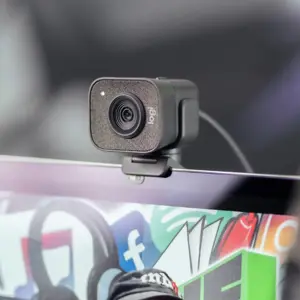 logitech-streamcam-87345-wlononwcrecir.webp