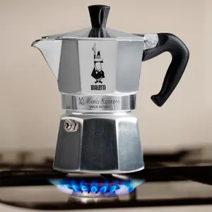 lonac-bialetti-moka-express-03-l-aluminij-crna-22039-agdbltexp0010.webp