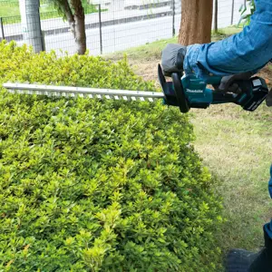 makita-duh506rf-power-hedge-trimmer-double-blade-29-kg-57821-wlononwcrojyr.webp
