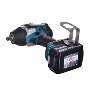 makita-impact-wrench-18v-12-700nm-2x50ah-case-makpac-dtw700r-31582-wlononwcrefow.webp