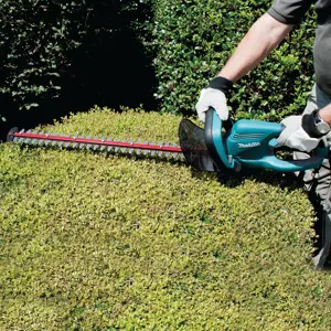 makita-uh6570-power-hedge-trimmer-accessory-4750-wlononwcraipi.webp